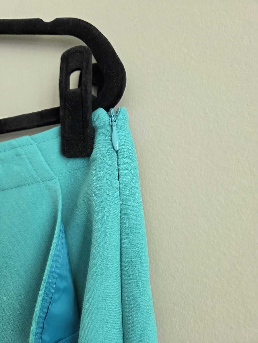 Trina Turk NWT Pop Pant Side Zipper Cropped Turquoise Size 12 - Picture 8 of 13